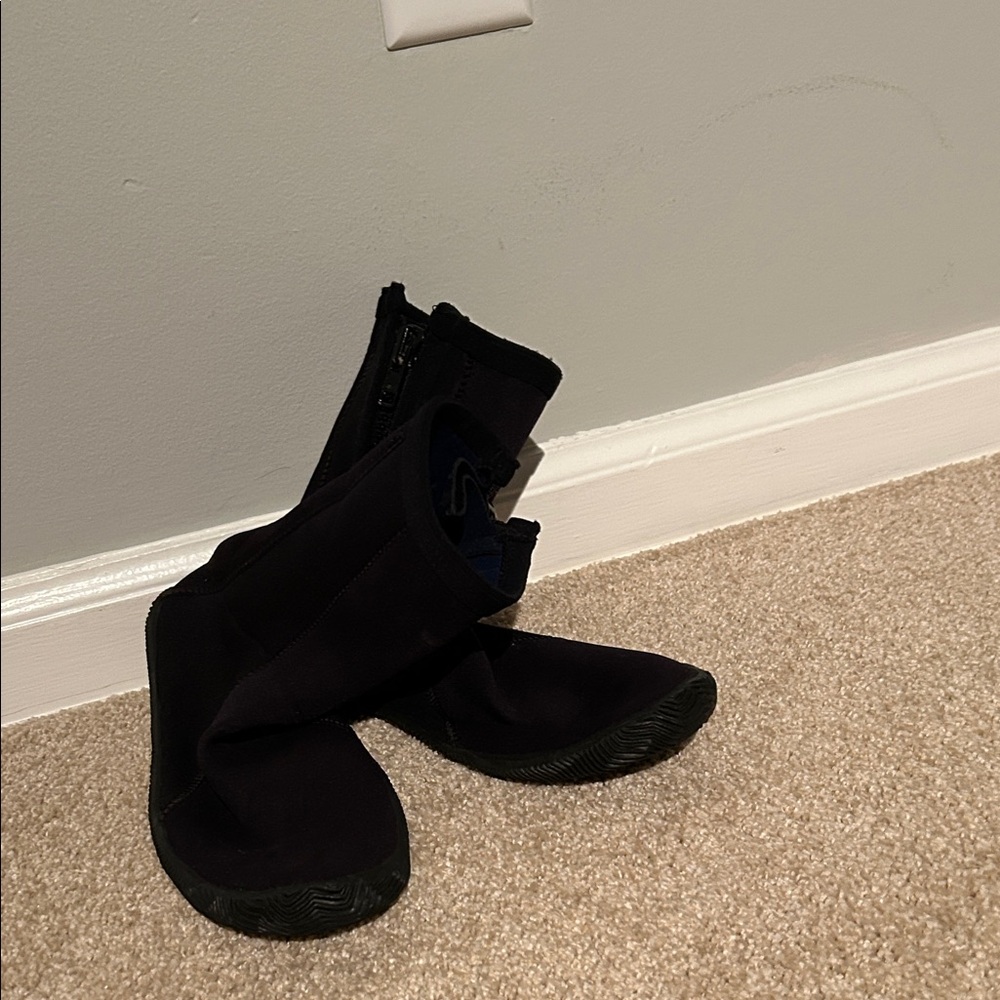 Scuba high quality Ankle Boots with Side Zipper, size 8, used once,